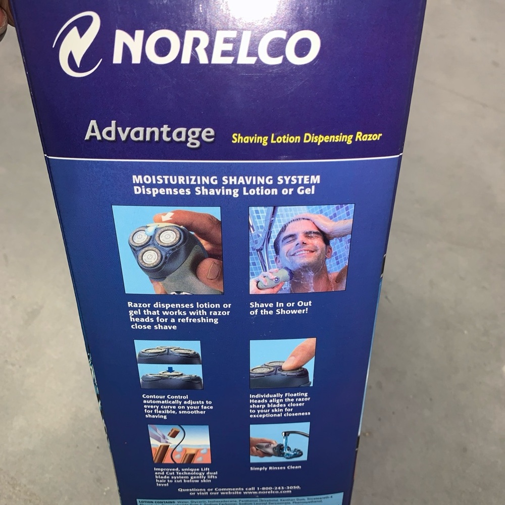 Norelco Advantage Shaving Razor - Picture 3 of 5